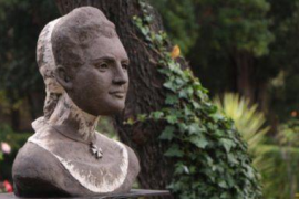 El Consell de Mallorca i l'Ajuntament de Valldemossa han inaugurat aquest diumenge un bust i una ruta amb el nom de Catalina Homar a Valldemossa.