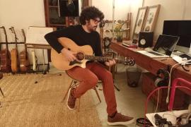 Pere Andreo gravà el disc L’espassio a casa seva. Acaba de sortir el primer single «Menfis es...» i dia 28 surt el segon.