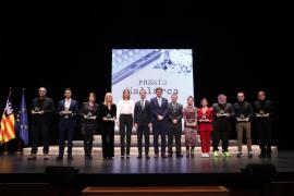 Imatge de les autoritats del Consell amb els guardonats amb els Premis Mallorca 2024.