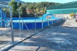 La pista exterior de Son Angelats disposa d'un nou tancat de dos metres i mig