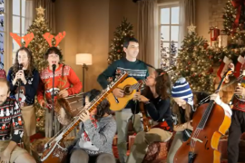 [VÍDEO] Ramellets i dBalears us desitgen un Nadal en català i un 2025 ple de VIDA