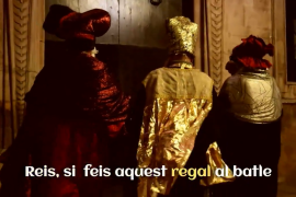 [VÍDEO] Els Reis d’Orient regalen al batle Martínez el joc 'Sobreviure a Palma'