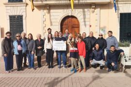 Campanet amb el poble valencià