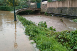Educació suspèn les classes als centres educatius de la Serra per l'alerta de pluja
