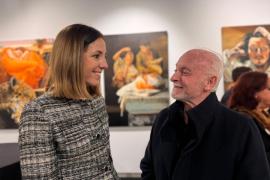 La consellera Antònia Roca i el pintor Portaolaya durant la inauguració de la mostra.