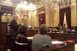 El portaveu del PI, Jaume Font, durant la seva intervenció.