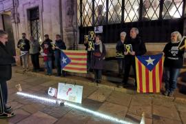 La plaça de Cort de Palma també recorda Xirinacs