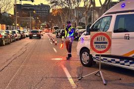 Imatge del control policia de trànsit al carrer Eusebi Estada de Palma.