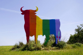 Osborne torna a posar les banyes al toro d'Algaida a petició d'una entitat espanyolista