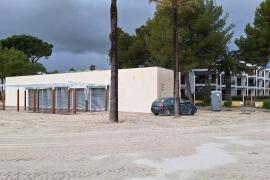 El GOB adverteix de la nul·litat de la licitació de cinc balnearis a la platja d’Alcúdia