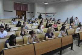 Reclamen informació immediata sobre les oposicions docents: «És inadmissible que no es conegui la distribució de places ni les especialitats»