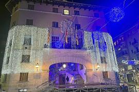 SOLLER - LâÃÃ´encesa dels llums de Nadal fa que Sââ¥ller entri ja en ambient de festes.
Els Xeremiers de Sââ¥ller fore
