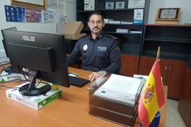 El nou cap de policia, Miquel Quetglas, al seu despatx ubicat a la planta baixa de l’Ajuntament.