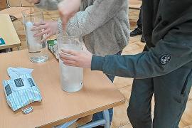 SOLLER - EDUCACIvÃ¬ - Aqualia imparteix un taller per sensibilitzar als alumnes sobre el consum de lâÃÃ´aigua.