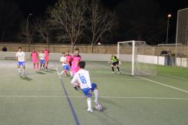 Toni Arrom donà un puntet al seu equip el Sóller amb el gol a inicis de la segona part. FOTO: Eva Seguí