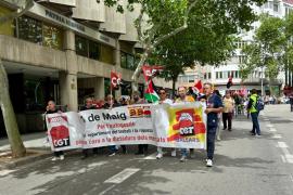 Centenars de persones responen a la crida de la CGT i la CNT pel Primer de Maig