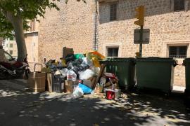 El punt de recollida de la plaça d'Antoni Maura, ahir.