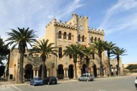 Un grup de joves menorquins responen a les provocacions espanyolistes durant l'acte de Ses Avellanes de les festes de Sant Joan