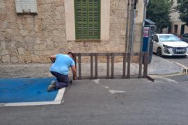 Un dels aparcaments prop del Centre Jove.