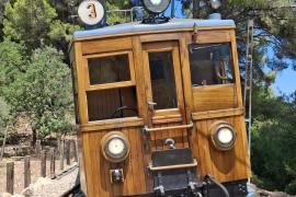 Imatge del tren descarrilat.