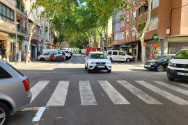 El pas de vianants de Reis Catòlics és un dels que necessiten millor senyalització.