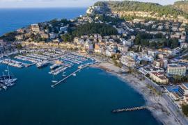 Una avioneta cau a la mar al port de Sóller