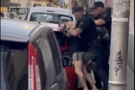 [VÍDEO] La policia espanyola fereix una jove manifestant a Palma i se l’emporta detinguda