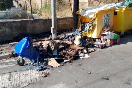 Dos contenidors calcinats a Es Puig