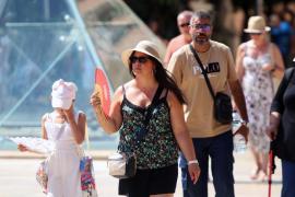 Els experts recomanen prendre mesures de protecció contra el sol i la calor.