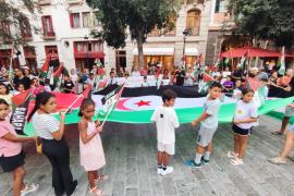 Arriba la concentració lúdico-reivindicativa per a acomiadar els infants sahrauís de les Vacances en Pau