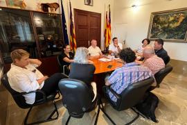 Reunió entre l'equip de govern i l'oposició.