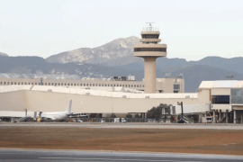 Tots els grups del Parlament menys Vox demanen al Govern la cogestió dels aeroports de les Illes Balears