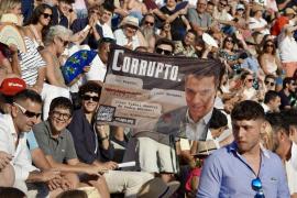 Adverteixen del «creixent discurs d'odi» a les places de toros pels insults contra Pedro Sánchez a Muro