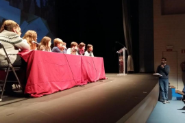 El batle de Palma, José Hila, ha recollit aquest dijous propostes d'alumnes del projecte pilot 'Jane's Walk Ciutat Escola' per millorar Palma.