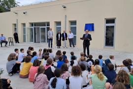 El conseller durant la inauguració.