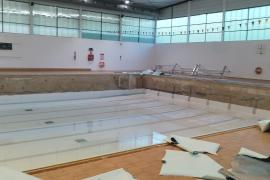 Durant aquests dies han retirat el ‘liner’ de la piscina.