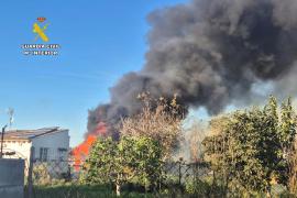 Desallotjats diversos habitatges per un incendi en una finca rústica de Santa Margalida