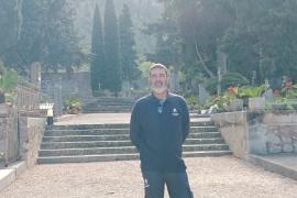 Com a fosser del cementiri de Sóller des de fa ja uns anys, Frías s’encarrega del seu manteniment.