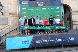 Avui s'ha fet la presentació a Plaça. A la imatge autoirtats, responsables i alguns dels atletes més renombrats que correran aquest cap de setmana. F: MAC