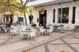 L’Ajuntament d’Esporles actualitza i incrementa en més d’un 200% la taxa d’ocupació de via pública amb taules i cadires