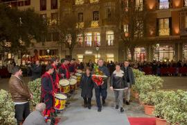 Més de mig centenar d'organitzacions de la societat civil, partits i institucions participen a l'ofrena floral a Jaume I