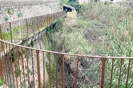 SOLLER - LâÃÃ´Ajuntament compra per 100.000 euros els terrenys per fer la passarelÂ¬â'la.