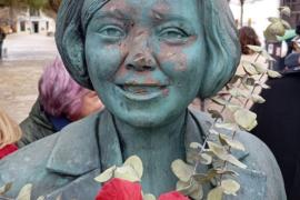 Memòria de Mallorca critica el "lamentable" estado del busto de Aurora Picornell y exige al Consell su reparación