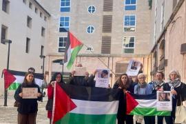 Activistes es mobilitzen davant del Consolat Britànic per la situació crítica d'activistes palestins presos al Regne Unit
