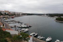 Menorca incomunicada: la borrasca provoca ones de fins a deu metres