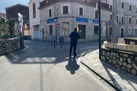 Moment del tancament del camí de Cas Jurat.