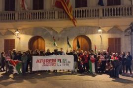 Centenars de persones surten als carrers per la pau