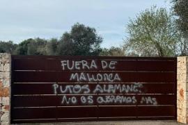 Espanyols fan pintades contra alemanys a Santanyí