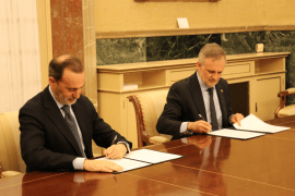 El Parlament acull la final de la Lliga de Debat Universitari de la UIB: 'La democràcia està en perill?'