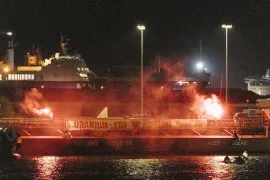 Greenpeace bloqueja a Dunkerque un vaixell rus amb urani per a les centrals nuclears franceses